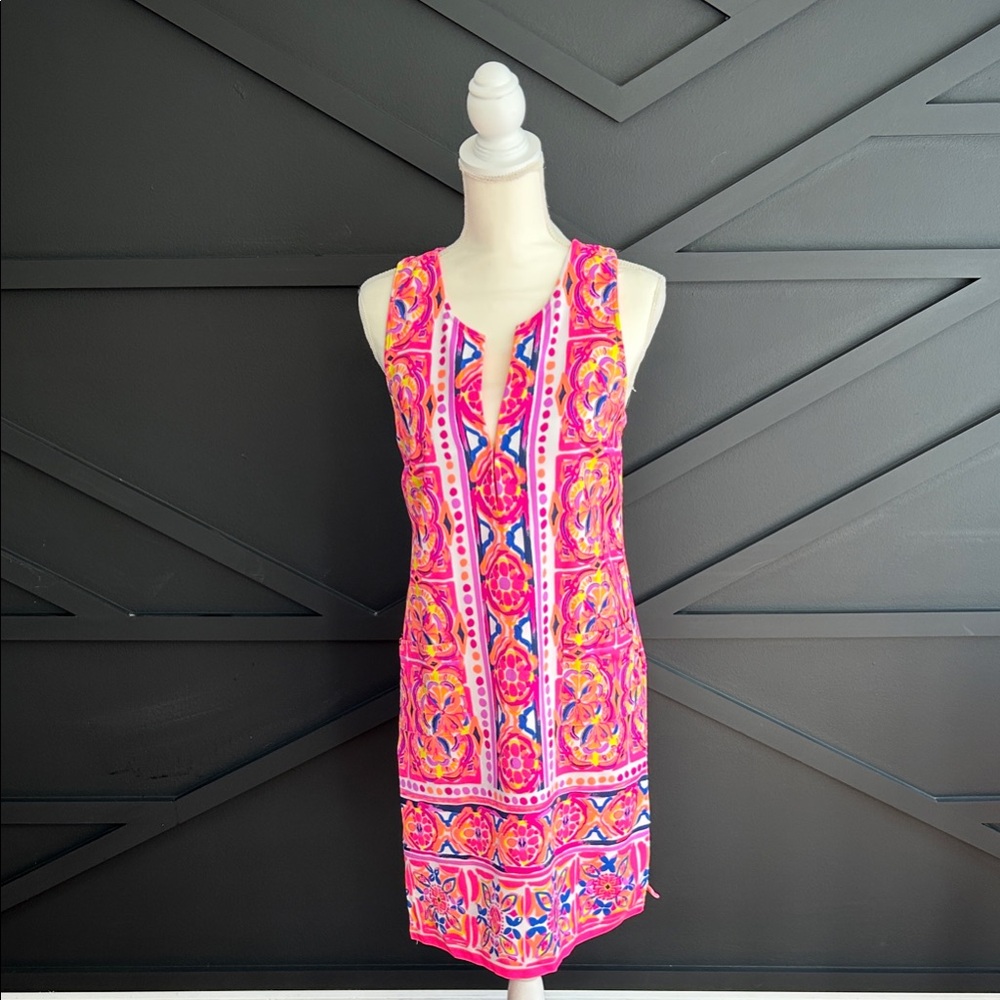 Lilly Pulitzer, Size 2, Excellent condition! Vibrant Pink Sleeveless Dress